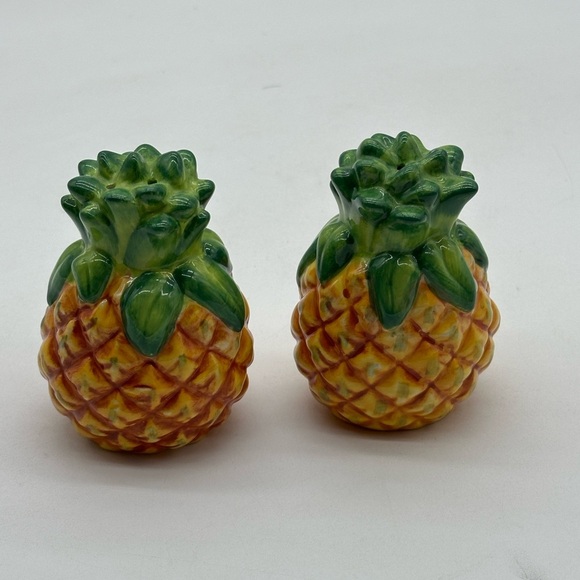 Chesapeake Bay Pineapple Salt and Pepper Set - Picture 1 of 7